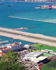 أغرب 5 مطارات في العالم