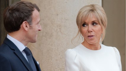 VOICI : "Vous me prenez de court" : Brigitte Macron gênée par une question sur la phrase "emmerder les non-vaccinés"