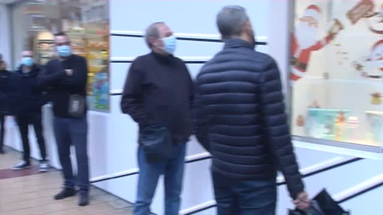 Las comunidades autónomas creen que es precipitado gripalizar el COVID pero piden medidas para descongestionar la Primaria