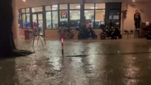 Flash flooding fills city streets in Miami