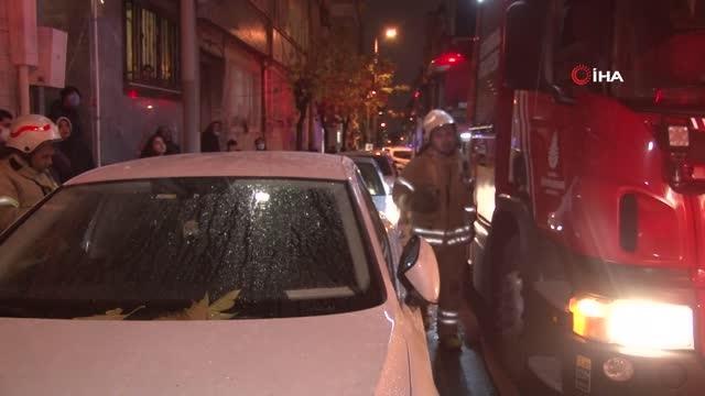 Son dakika haberleri | Şişli'de 4 katlı binada yangın: Mahsur kalan yaşlı kadınları itfaiye ve vatandaşlar kurtardı
