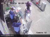 Dupla em moto assalta posto de combustíveis em Catolé do Rocha e câmeras flagram momento da ação