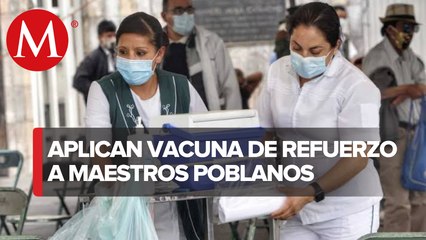 Se aplican dosis de refuerzo para maestros en Puebla