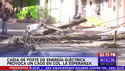 Vetusto poste cae y deja “sin luz”, ni paso a vecinos de col. La Esperanza