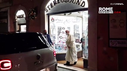 Papa Francisco vai às compras