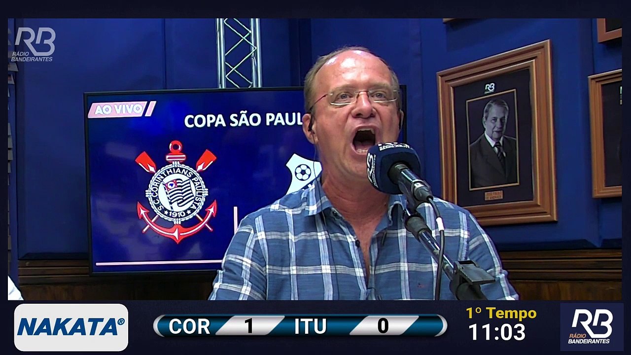 Após bate-rebate, bola é lançada e sobra limpa para Giovane avançar, dominar e bater de pé esquerdo para marcar o segundo gol do Corinthians!