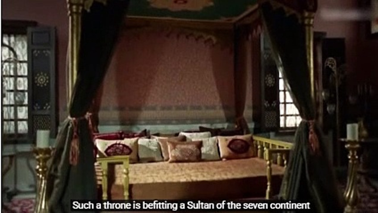 Thời đại hoàng kim lồng tiếng - Selim và Nurbanu ngồi trên ngai vàng của Quốc vương Suleyman