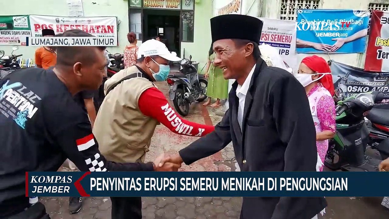 Penyintas Erupsi Semeru Menikah di Tempat Pengungsian
