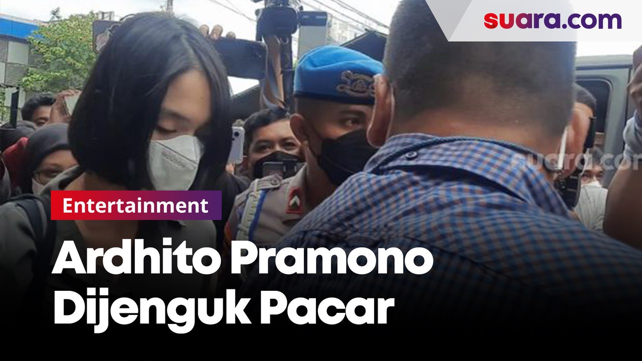 Ardhito Pramono Dijenguk Pacar di Polres Metro Jakarta Barat 