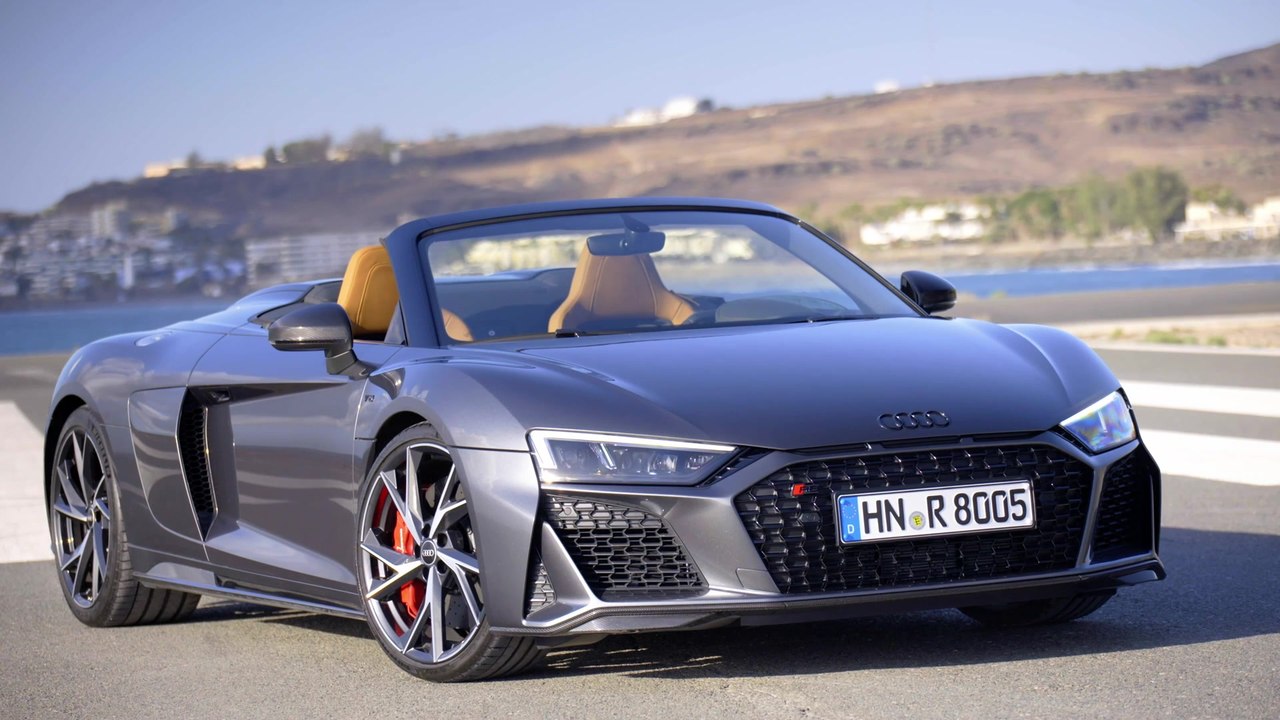 Audi R8 Spyder V10 performance RWD Design in Daytona Gray
