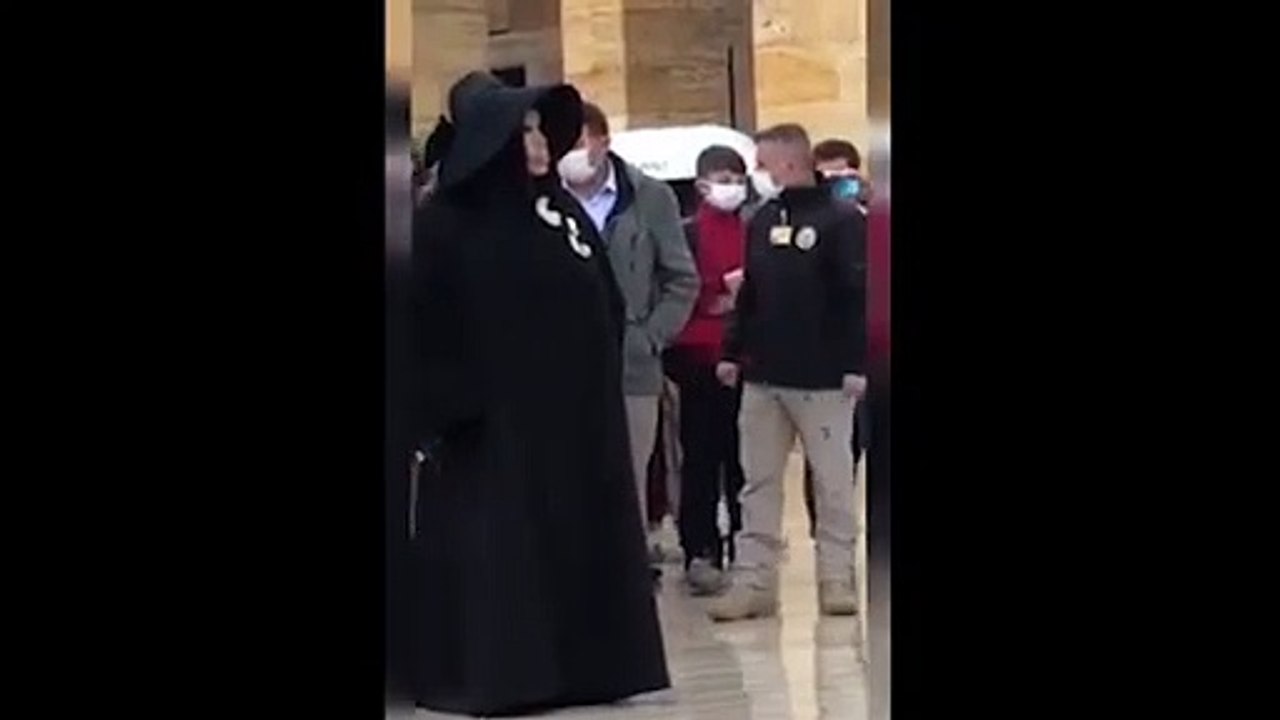 Bülent Ersoy'un Anıtkabir ziyareti sosyal medyada gündem oldu