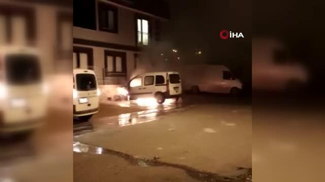 Alev alev yanan araç kullanılmaz hale geldi