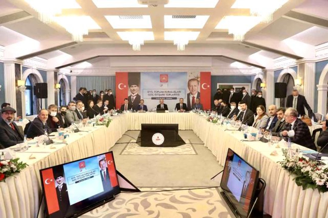 İçişleri Bakanı Süleyman Soylu, İstanbul'da STK temsilcileriyle bir araya geldi