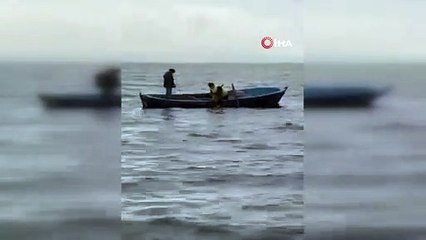 Gölün ortasındaki köpeği işte böyle kurtardılar