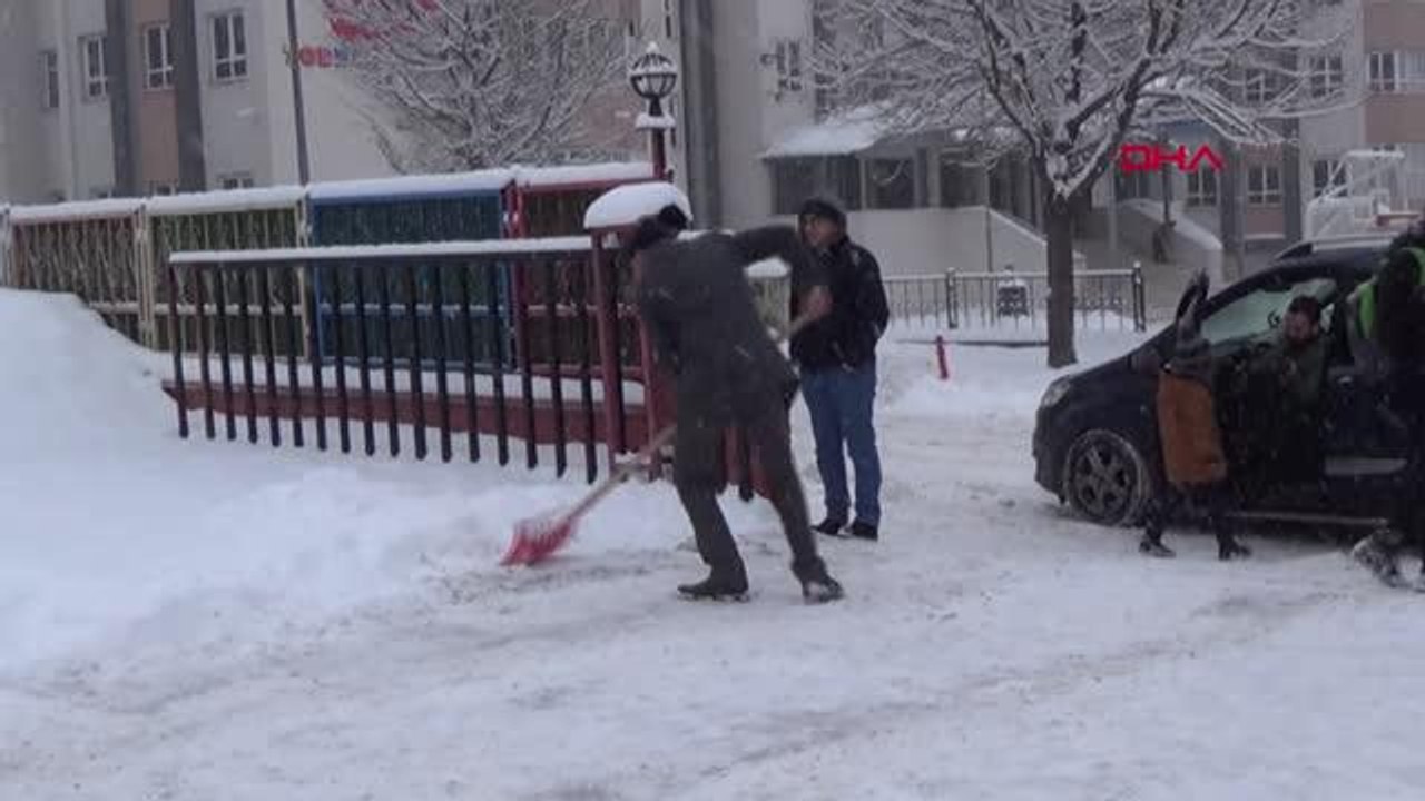 AĞRI'DA ELEŞKİRT, TUTAK, ARDAHAN'DA DAMAL VE HANAK'TA OKULLARA KAR TATİLİ -