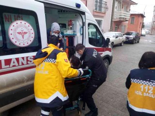 Tartıştığı arkadaşını ayağından silahla vurdu