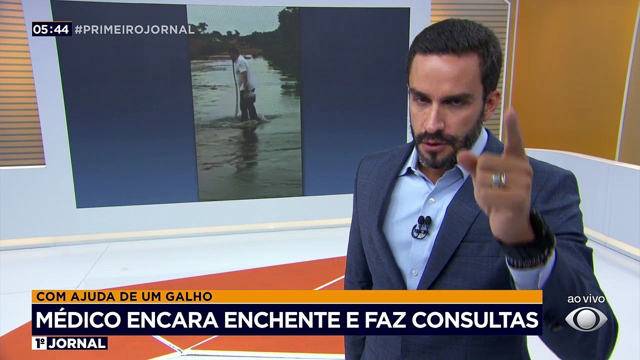 Um médico encarou uma enchente segurando um galho de árvore para garantir atendimentos em uma unidade de saúde em Goiás. Natanael Martins atende a comunidade há 30 anos e não se intimidou com as fortes chuvas.