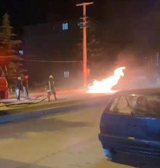 SEYİR HALİNDE ALEV ALAN OTOMOBİL YANDI