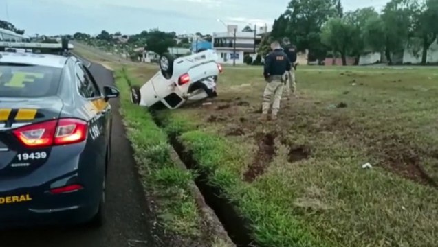 Após tentativa de fuga, PRF apreende 10 mil maços de cigarros contrabandeados