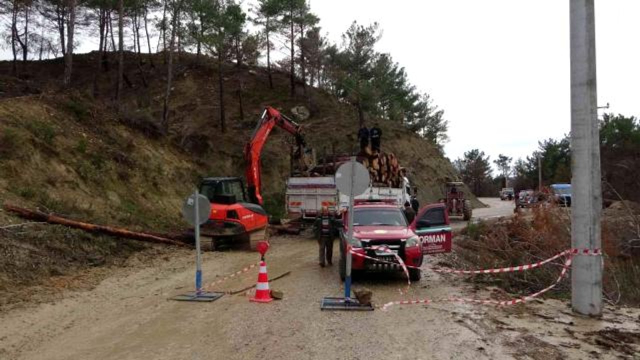 Manavgat'ta aşırı yağış heyelana sebep oldu, karayolu çöktü