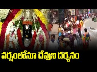 Download Video: Devotees Queue In Seethafal Mandi Kalyana Venkateswara Swamy Temple _ Hyderabad _ V6 News