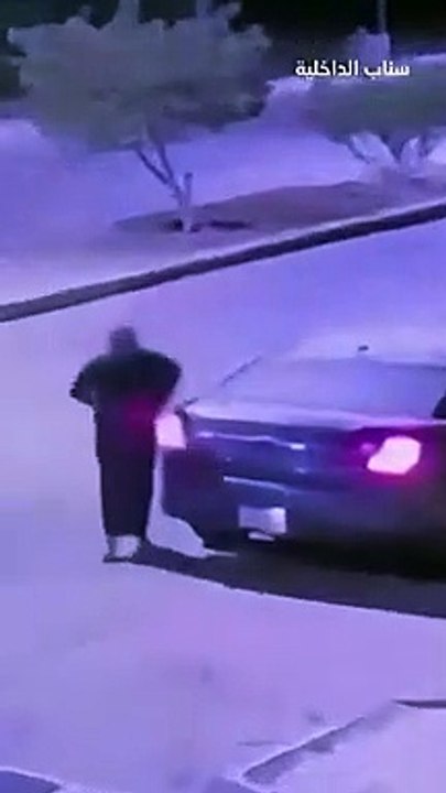 مواطن بمحافظة القريات يقوم بأعمال تخريبية وكاميرا مراقبة تفضح أفعاله