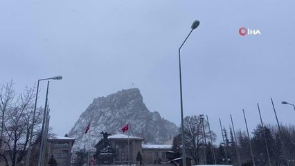 Afyonkarahisar beyaz örtüyle kaplandı