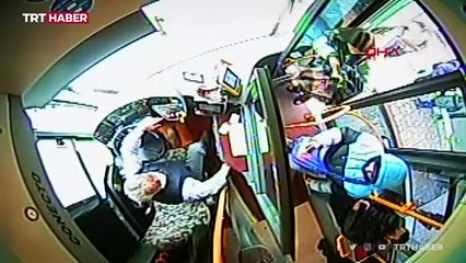 Bakiyesi yetersiz çıktı, otobüsteki yangın tüpünü çaldı