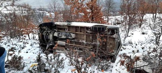 Son dakika haber: Tokat'ta minibüs uçuruma devrildi: 1 ölü 1 yaralı