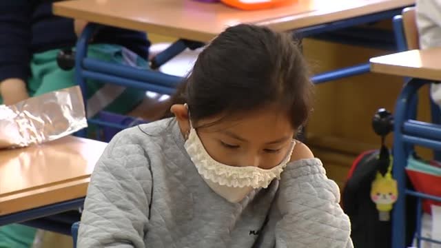 Más de 100.000 alumnos y 20.000 profesores están de baja por Covid