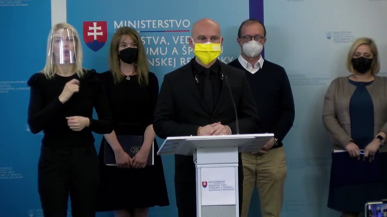 ZÁZNAM: B. Gröhling: Nevidím žiaden dôvod, aby boli vysoké školy na online vzdelávaní