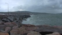 BALIKESİR - Bandırma ve Erdek'te fırtına nedeniyle balıkçı tekneleri denize açılamadı