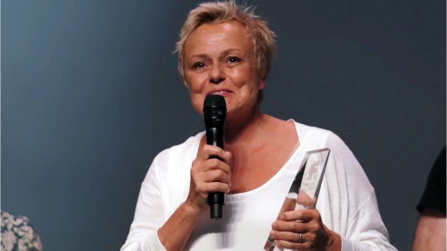 VOICI : Muriel Robin blessée sur le tournage de Mon Ange : la comédienne doit se faire opérer