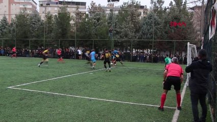 Son dakika gündem: DİYARBAKIR'DA ŞEHİT POLİS ANISINA DÜZENLENEN TURNUVADA ÇALIŞTIĞI İLÇE ŞAMPİYON OLDU