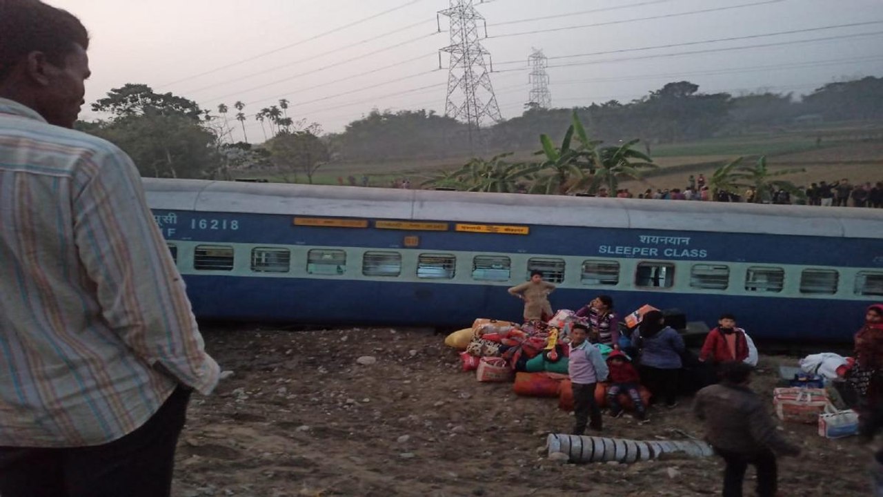 Bikaner Express Derailed: Here are the helpline numbers