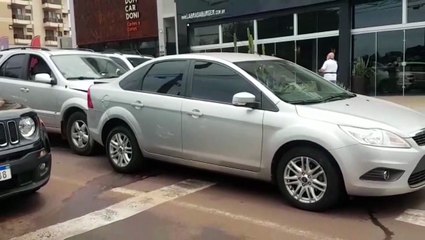 Colisão traseira é registrada na Rua Salgado Filho