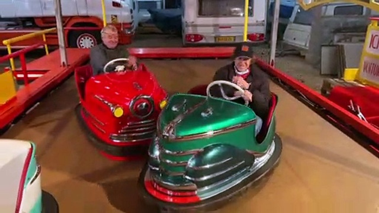 Un breton de 72 ans restaure de vieilles autos-tamponneuses