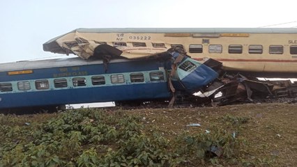 Скачать видео: Bikaner Express derails: 98 passengers boarded from Patna