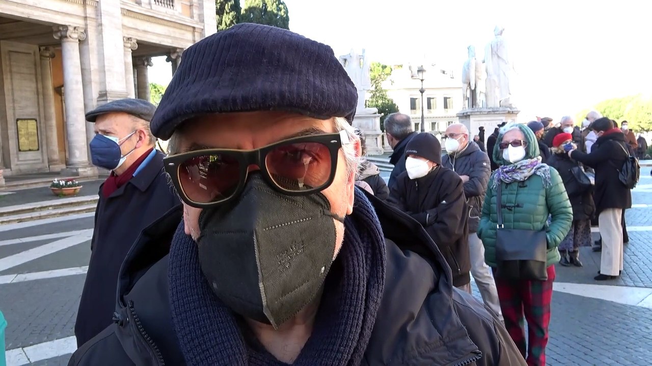 La lunga coda di cittadini per l'ultimo saluto a Sassoli: "Ha reso orgogliosi noi italiani"