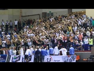 جماهير الزمالك يحتفلون بالتتويج بدوري السلة بعد الفوز على الجزيرة 87 66