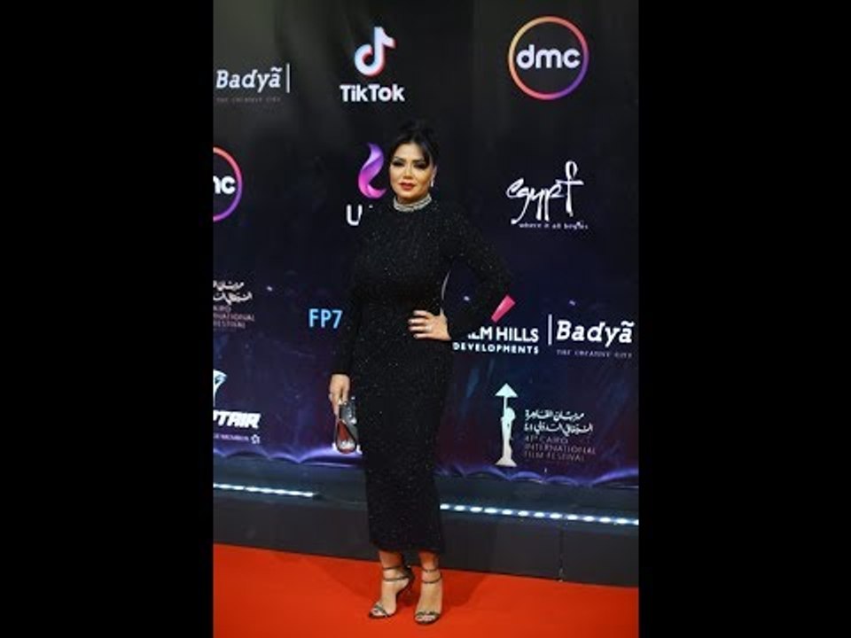 بفستان مكشوف من الظهر.. إطلالة رانيا يوسف في مهرجان القاهرة السينمائي