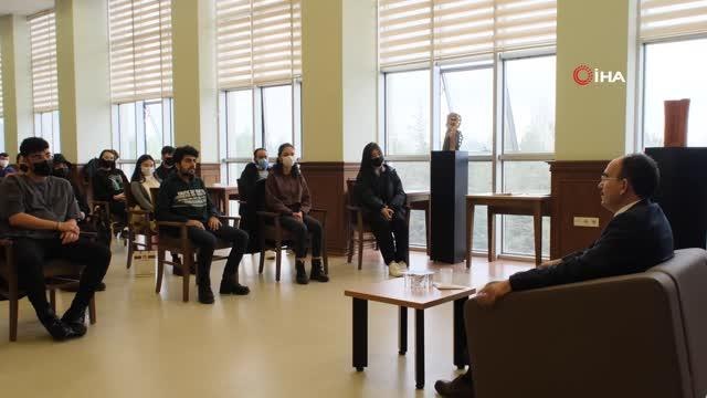 Rektör Beydemir, öğrencilerle bir araya geldi