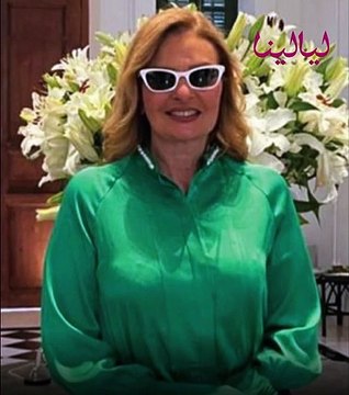 يسرا تجلس على كرسي المذيعة وتقدم لجمهورها كلام في الحب