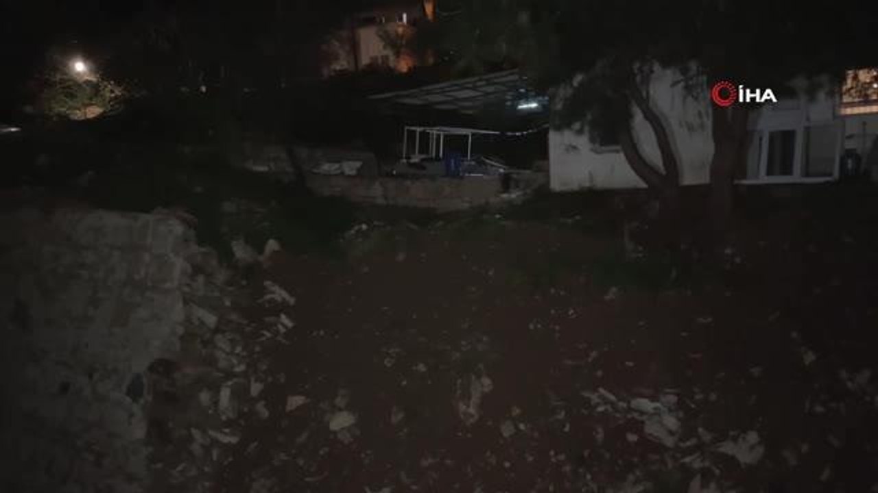 Mahalleli deprem sandı: Duvar yıkıldı evler tahliye edildi