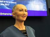 تشبه أودري هيبورن معلومات عن الروبوت صوفيا ضيفة منتدى شباب العالم