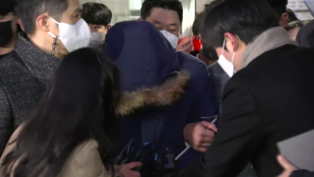 [현장영상+] '2,200억 원대 횡령' 오스템임플란트 직원, 검찰 송치 / YTN