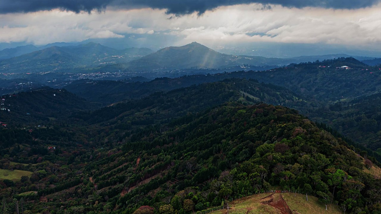 'Drifting clouds & flawless greenery shine bright in this HEAVENLY 'Mountain-Top' timelapse '