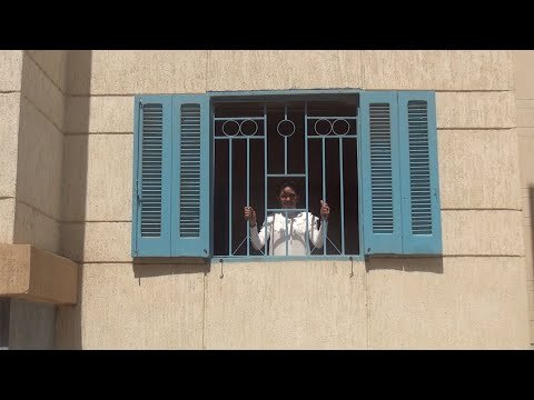 فرحة أسرة بعد نقلها من عزبة الصفيح لـ المحروسة بقى عندنا مية وكهرباء