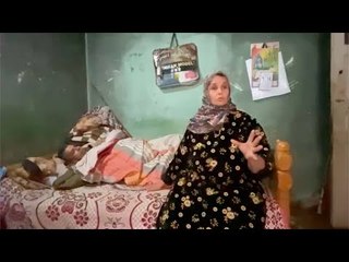 مأساة عم سعيد.. مصاب بشلل ويأكل مع الفئران في طبق واحد