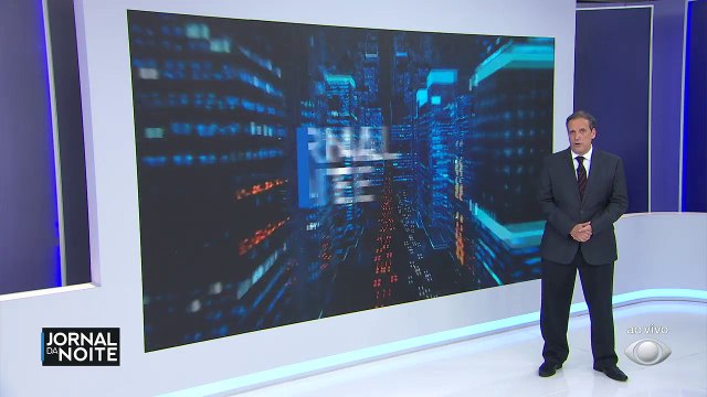 Nos Estados Unidos, um decreto federal que exigia vacinação nas grandes empresas foi anulado nos tribunais.